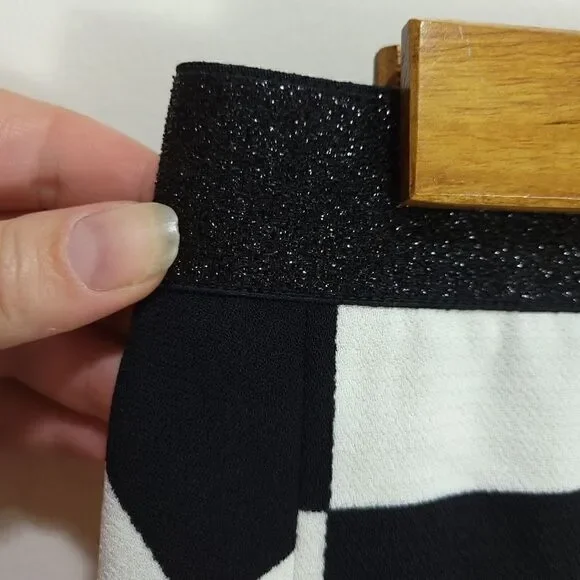 "Esc 'e la v" B&W Checker Mod 60s Style Mini Skirt - Picture 6 of 14